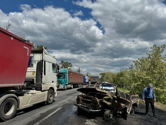 На Миколаївщині сталася ДТП: постраждали п’ятеро осіб, один автомобіль спалахнув