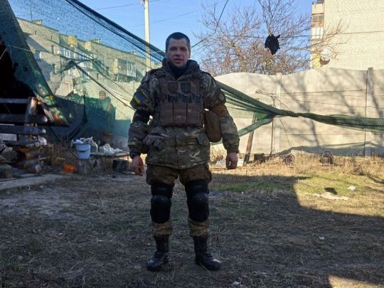«Поки син лежав у госпіталі, в частині писали, що він на бойових завданнях, і отримували гроші»: мати пораненого воїна шокована ситуацією