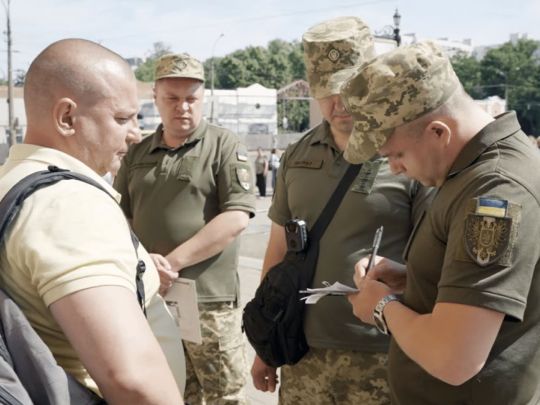 Повинна мати гербову печатку: адвокат розповів, чому звичайні працівники ТЦК не мають права підписувати повістку