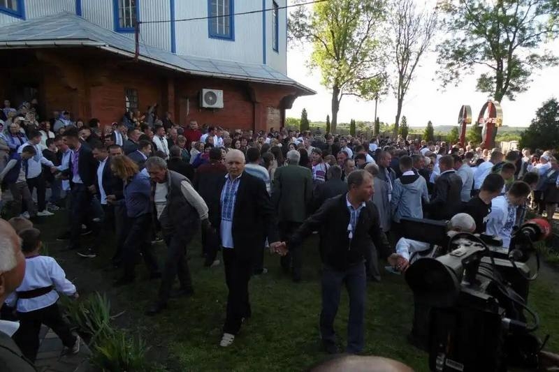 «Танцювали 90 хвилин»: на Прикарпатті встановили унікальний рекорд
