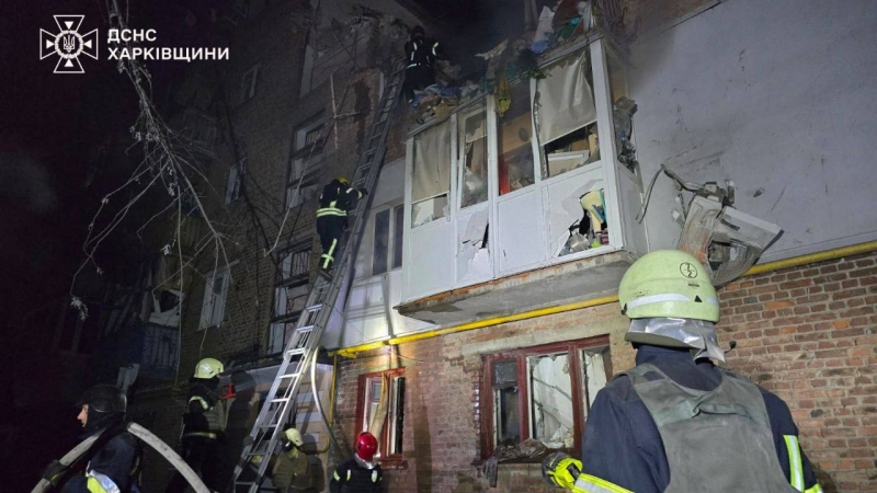 У Харкові четверо загиблих після влучення ракети у п'ятиповерхівку (фото, відео)