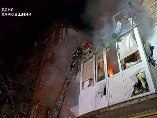 У Харкові четверо загиблих після влучення ракети у п'ятиповерхівку (фото, відео)