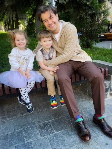 Євген Нищук показав сина та доньку від молодої коханої