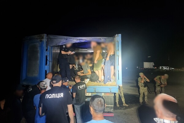 Хотел вывезти за границу более 40 уклонистов: в Одесской области избрали меру пресечения зерноперевозчику