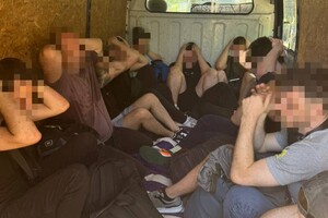 За 18,5 тысяч долларов: полицейский из Одесской области пытался переправить 47 уклонистов в ПМР