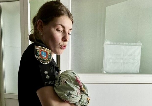 В Одесской области женщина родила и бросила ребенка в пакет: что с младенцем