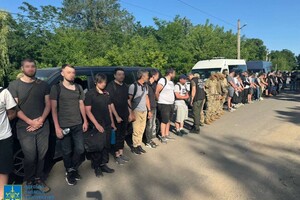 За 18,5 тысяч долларов: полицейский из Одесской области пытался переправить 47 уклонистов в ПМР
