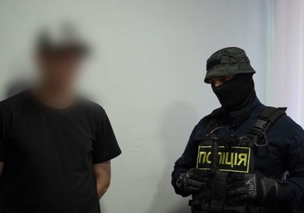 За тысячу долларов снял с военного учета автомобиль: в Одессе задержали работника ТЦК