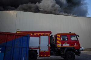 Спасатели показали как тушили масштабный пожар после "прилета" в Одессе: задействовали поезд
