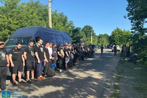 За 18,5 тысяч долларов: полицейский из Одесской области пытался переправить 47 уклонистов в ПМР