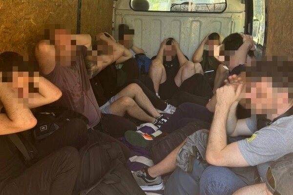 За 18,5 тысяч долларов: полицейский из Одесской области пытался переправить 47 уклонистов в ПМР