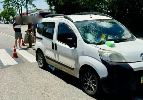 В Одессе возле "Двух Столбов" легковушка сбила девочку-подростка: что с ребенком
