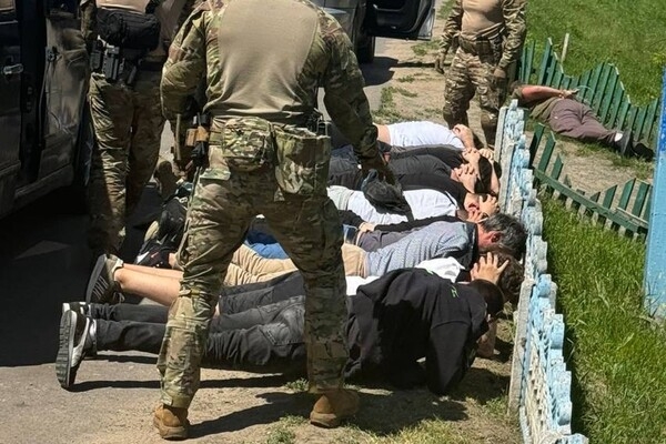 За 18,5 тысяч долларов: полицейский из Одесской области пытался переправить 47 уклонистов в ПМР
