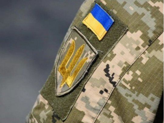 Чорна невдячність: на військового напали ті, кого він боронив від ворога