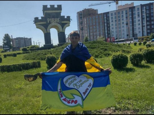 «Лікарі забороняють мені це робити»: ветеран, якого комісували через важку хворобу, влаштовує марафони та збирає кошти для ЗСУ
