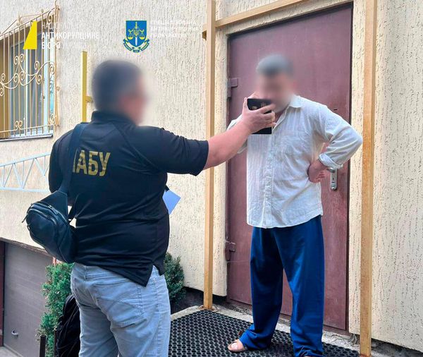 Продавали землю за безцінь: СБУ затримала на корупції мера Мукачева та голову районної ради