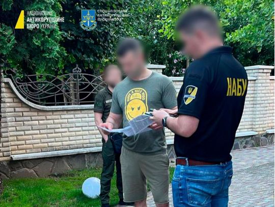 Продавали землю за безцінь: СБУ затримала на корупції мера Мукачева та голову районної ради