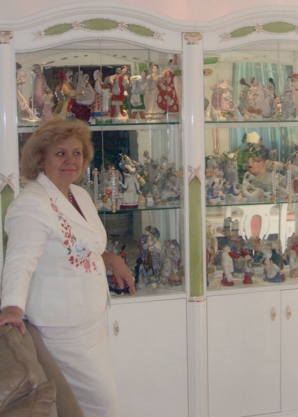«Виставка „Порцелянова пісня“ — це ода українському фарфору», — колекціонерка Людмила Карпінська-Романюк