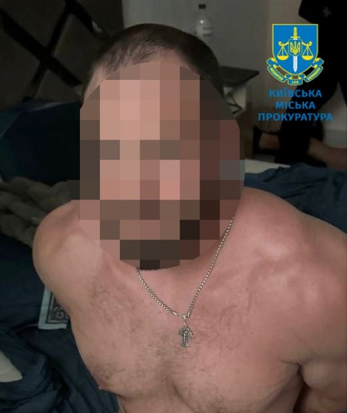 В столиці жінці розпилили в обличчя сльозогінний газ та відібрали 3 млн гривень (фото)