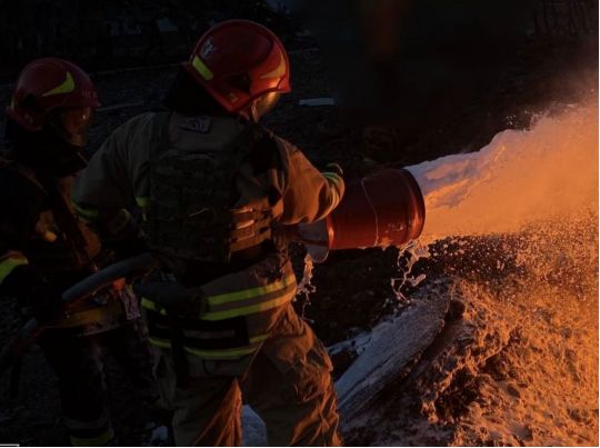 Ворог уночі масовано вдарив по Західній Україні: в Івано-Франківську зруйновано навчальний заклад (фото, відео)
