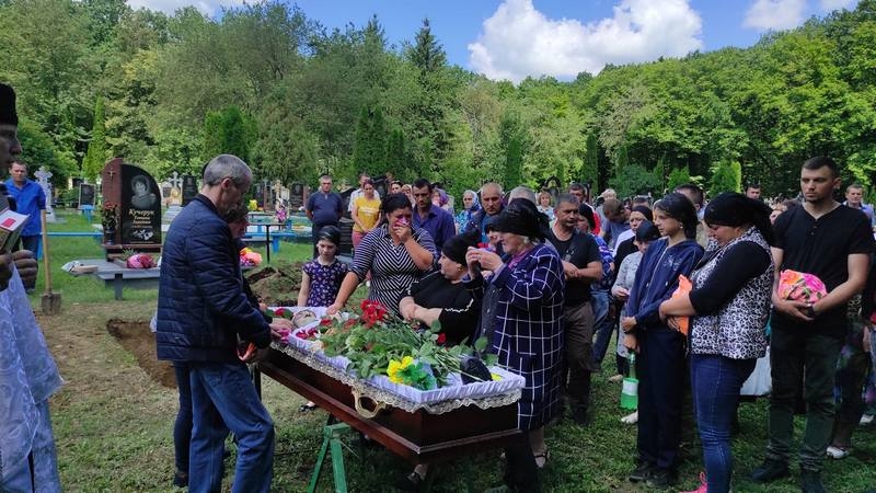 За місяць жінка поховала брата та чоловіка: у боях за Часів Яр загинув воїн з Вінниччини