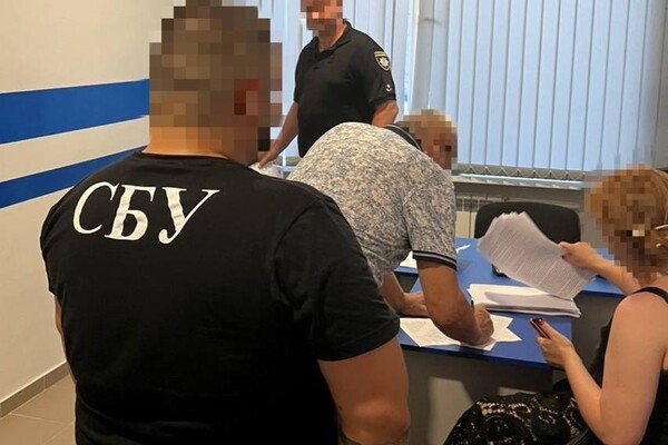 В Одесской области преступная группировка присвоила 2,4 миллиона, выделенных на восстановление разрушенных обстрелами домов