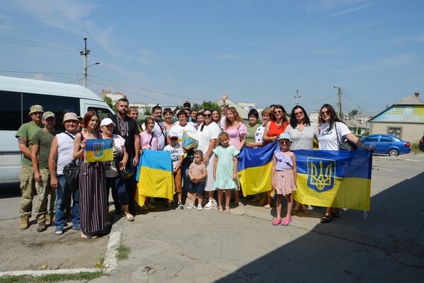 Более двух лет в плену: в Одесскую область вернулись четверо защитников Змеиного