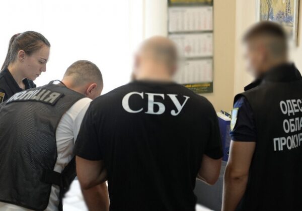 В Одессе чиновник облгосадминистрации брал деньги за помощь в получении "брони" от мобилизации 