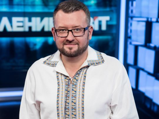 «Боявся, що колону наших автівок просто розстріляють з винищувача»: ведучий та продюсер Максим Сухенко про виклики великої війни