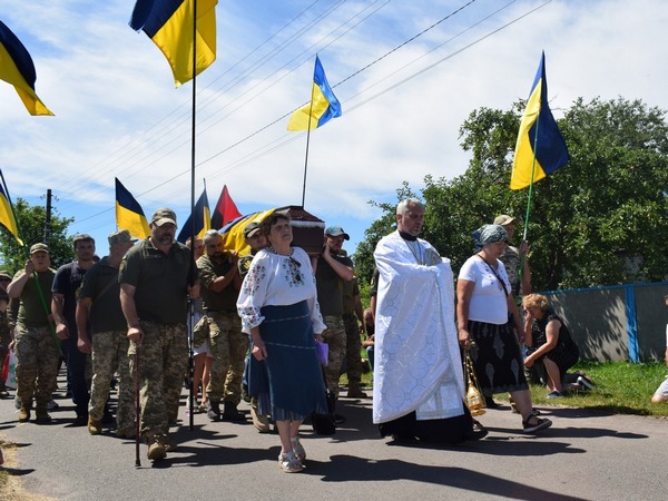 «Був активним учасником Революції Гідності»: на Чернігівщині поховали бійця, який пішов на фронт добровольцем
