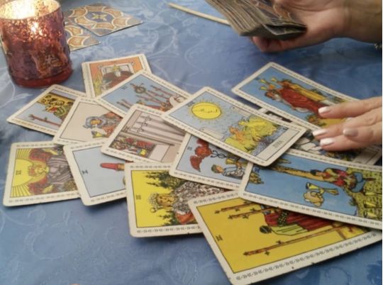 Фінанси — карта «Король мечів», а робота та кар’єра — «Двійка жезлів»: Таро-гороскоп на тиждень з 23 по 28 липня