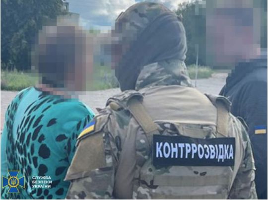 Намагалася завербувати коригувальників на Сумщині: СБУ затримала агентку фсб