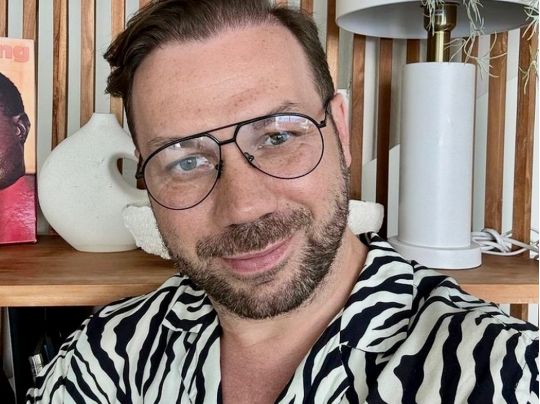 «На 28 років»: популярний дизайнер вразив зізнанням