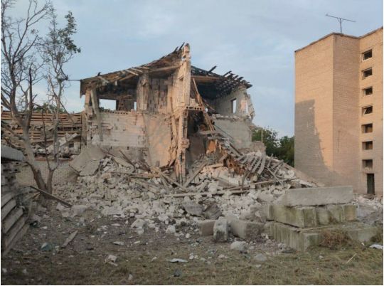 Росіяни двічі вдарили по центру Чугуїва на Харківщині, є поранені, серед яких підліток