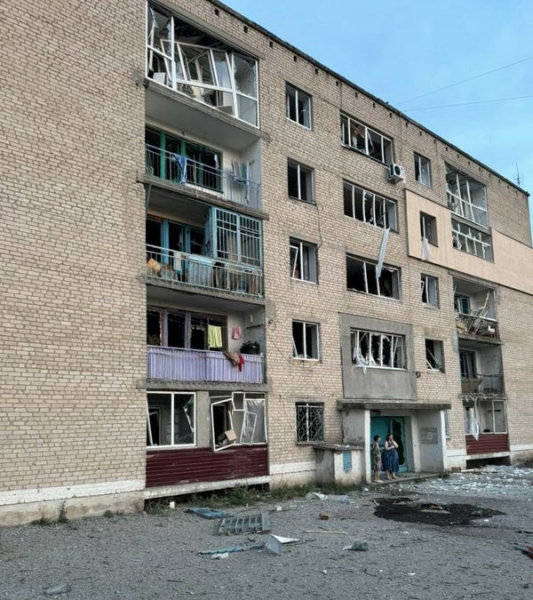 Росіяни двічі вдарили по центру Чугуїва на Харківщині, є поранені, серед яких підліток