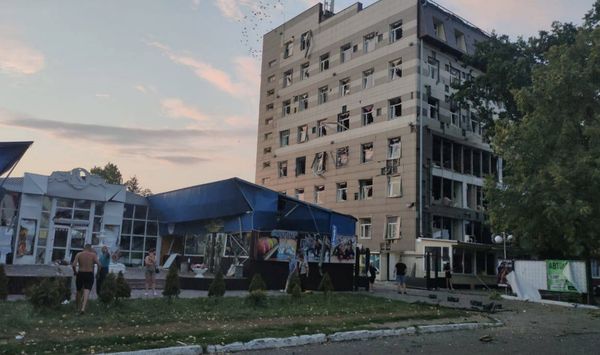 Росіяни двічі вдарили по центру Чугуїва на Харківщині, є поранені, серед яких підліток