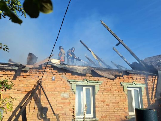 Терористи продовжують обстріли Дніпропетровщини: вбито двох людей, пошкоджено будинки