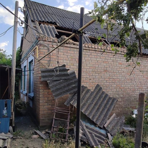 Терористи продовжують обстріли Дніпропетровщини: вбито двох людей, пошкоджено будинки