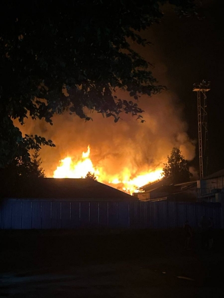Український дрон підпалив завод у Курській області росії (фото, відео)