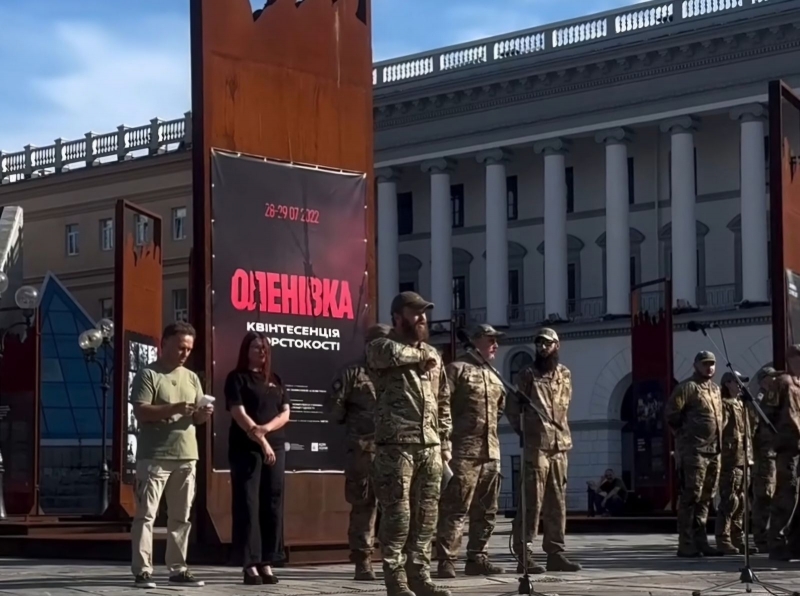 «Ваші нагадування людям не допоможуть»: ЦУМ Ахметова потрапив у скандал через таблички для військовополонених