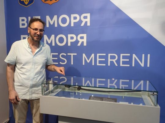 Вперше в Києві демонструється легендарний «меч вікінга» і ще майже 300 древніх речей, врятованих від незаконного продажу завдяки Естонії