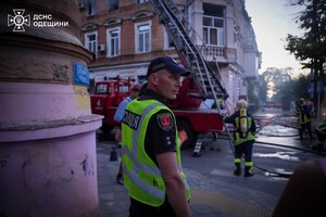 Во время ракетного удара в Одессе снова загорелся дом на Софиевской: подробности