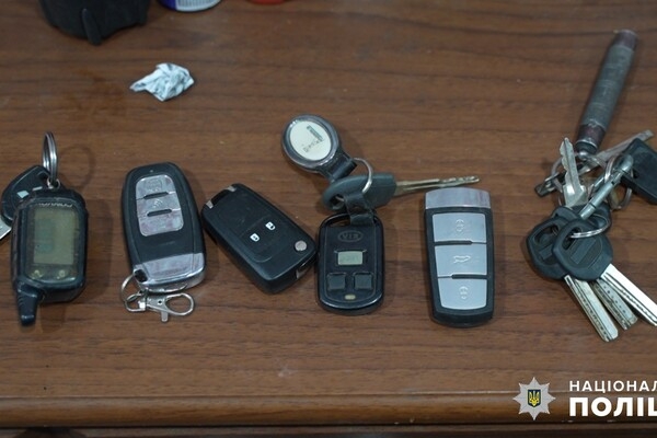 В Одесской области военнослужащие торговали гуманитарными авто