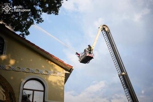 Утром в один из куполов храма Свято-Иверского мужского монастыря ударила молния 