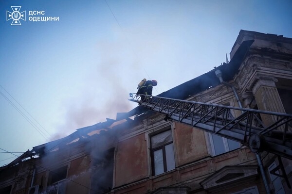 Во время ракетного удара в Одессе снова загорелся дом на Софиевской: подробности