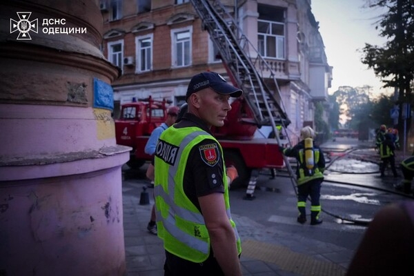 Во время ракетного удара в Одессе снова загорелся дом на Софиевской: подробности