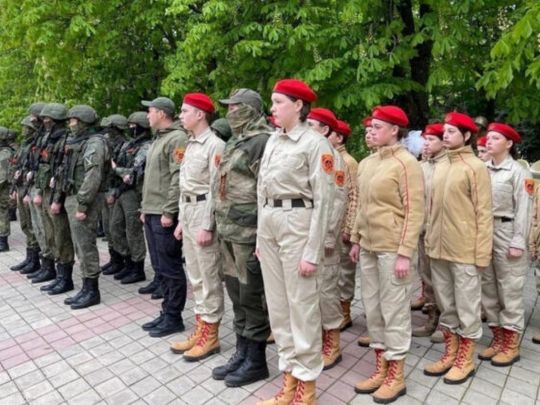 На окупованих землях України примусово створюють молодіжні загони: що відбувається