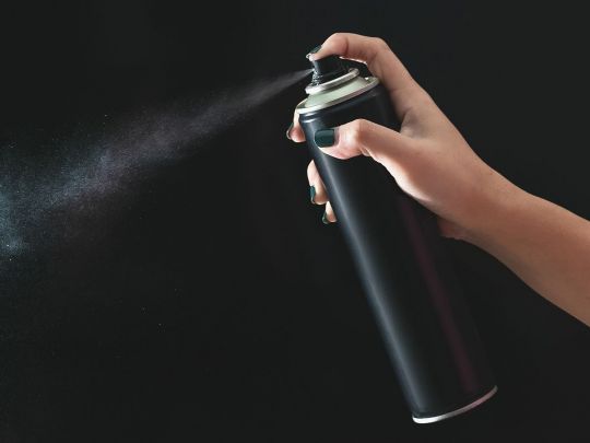Навіщо деякі «продумані» водії наносять лак для волосся на автомобільні номери