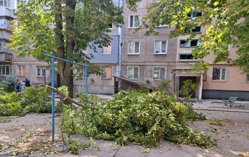 Окупанти обстріляли Нікополь із артилерії, є жертви (фото)