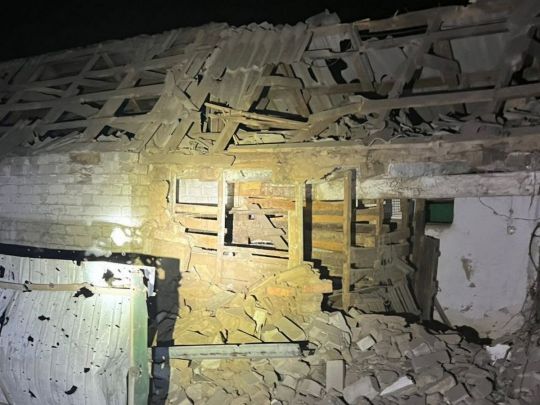 Вночі окупанти вдарили по Нікополю з артилерії та атакували дронами: є поранені, багато руйнувань (фото)